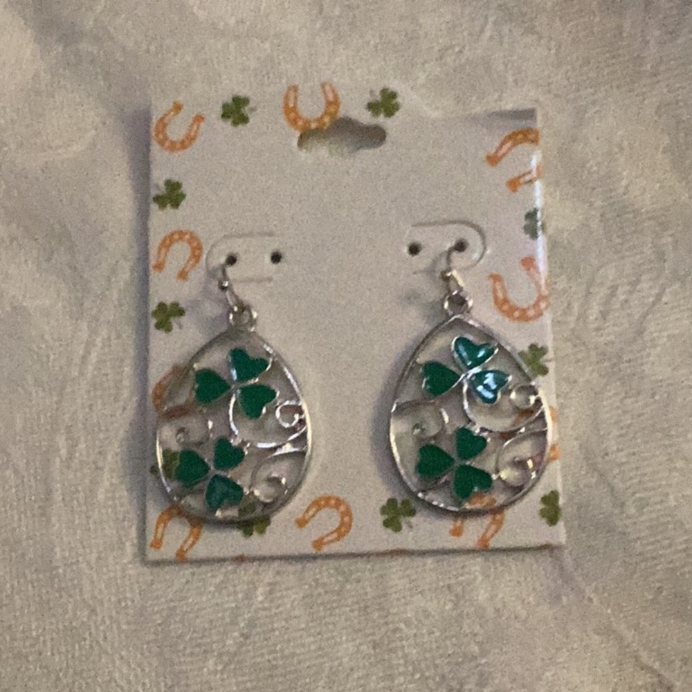 ☘️NWT Must Have Fun ☘️St Patty’s Day Pierced Earrings Closet Must Have ☘️